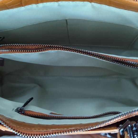 HP. Made in Italy Divina Firenze Embossed Alligator Leather 2-Way Bag - Picture 8 of 14